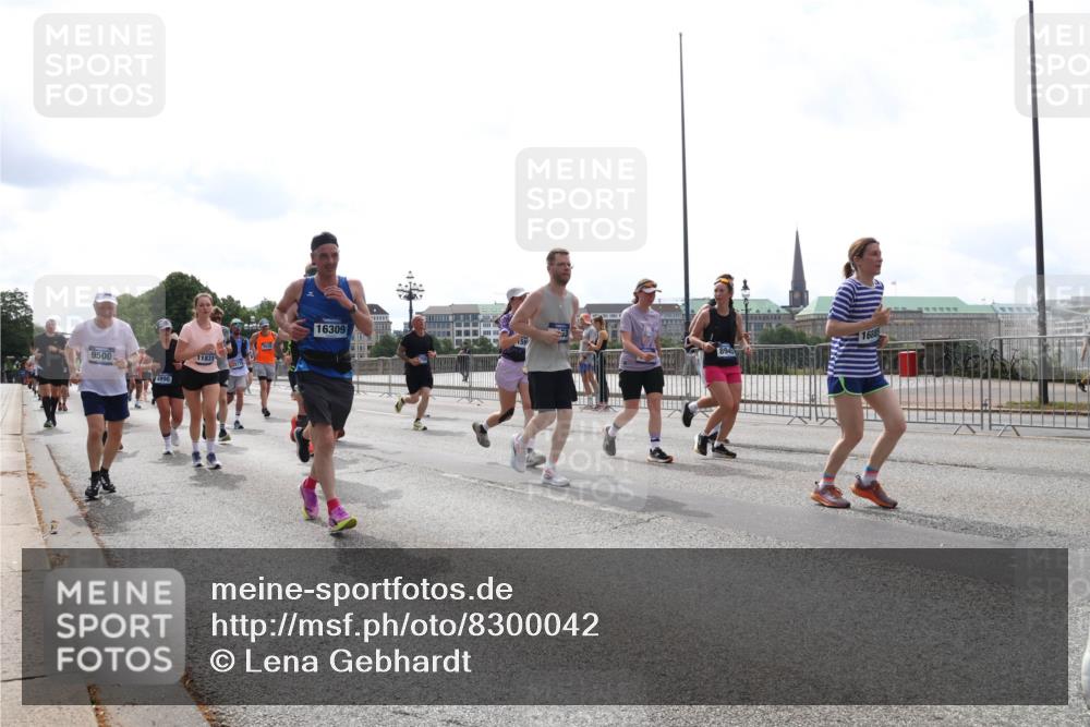 29.06.2025 - hella hamburg halbmarathon Lena Gebhardt http://msf.ph/oto/8300042 29.06.2025 10:37:01 Lombardsbrücke 9500, 11831, 16309, 1022, 1118, 1253, 1339, 1488, 1490, 1597, 1948, 1952, 1954, 2031, 2072, 2104, 2272, 2480, 2552, 2588, 3127, 3165, 3714, 3873, 3895, 4084, 4097, 4347, 4618, 4733, 4762, 4996, 5224, 5538, 5560, 5640, 5786, 5789, 5940, 6156, 6172, 6359, 6584, 6804, 7202, 7707, 7773, 8007, 8257, 8258, 8315, 8499, 8758, 8811, 8936, 8937, 9054, 9055, 9295, 9500, 9694, 13265, 15077, 17156, 17807, 18152, 18488 meine-sportfotos.de