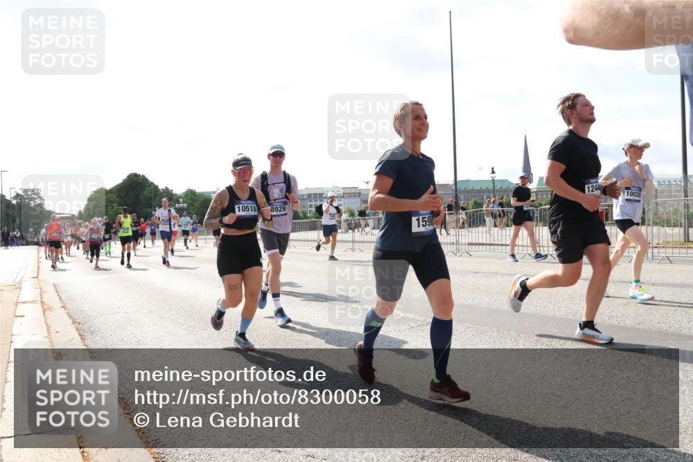 29.06.2025 - hella hamburg halbmarathon Lena Gebhardt http://msf.ph/oto/8300058 29.06.2025 09:59:30 Lombardsbrücke 10518, 8929, 159, 1244, 10020, 1319, 1334, 1366, 1506, 1595, 1642, 1955, 1972, 2282, 2391, 2432, 2630, 2741, 2911, 3112, 3279, 3668, 3715, 4426, 4467, 4837, 4839, 5299, 5391, 5420, 5457, 5458, 5465, 5492, 5866, 6390, 6399, 6414, 6415, 6416, 7033, 7037, 7129, 7130, 7232, 7395, 7833, 7864, 8330, 8509, 8520, 8542, 8652, 8772, 8846, 8929, 9142, 9488, 9884, 9903, 9907, 9922, 9984, 10020, 10031, 10266, 11039, 11568, 11844 meine-sportfotos.de