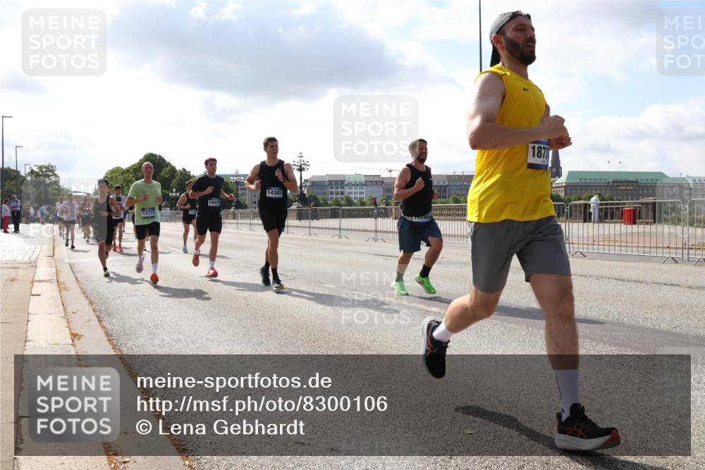 29.06.2025 - hella hamburg halbmarathon Lena Gebhardt http://msf.ph/oto/8300106 29.06.2025 09:47:00 Lombardsbrücke 13771, 16425, 14385, 1873, 1053, 1396, 1407, 1411, 1577, 1889, 1959, 2243, 2563, 2836, 3005, 3790, 3935, 4477, 4740, 4944, 5048, 5152, 5193, 5660, 6032, 6305, 6683, 7080, 7466, 7622, 7628, 7831, 7867, 8312, 8323, 9376, 9508, 9519, 10477, 10771, 10927, 11055, 11304, 11370, 11661, 11898, 12204, 12447, 12899, 13148, 13199, 13493, 13494, 13729, 13771, 13961, 13972, 13991, 14069, 14310, 14385, 15902, 16811, 16957 meine-sportfotos.de