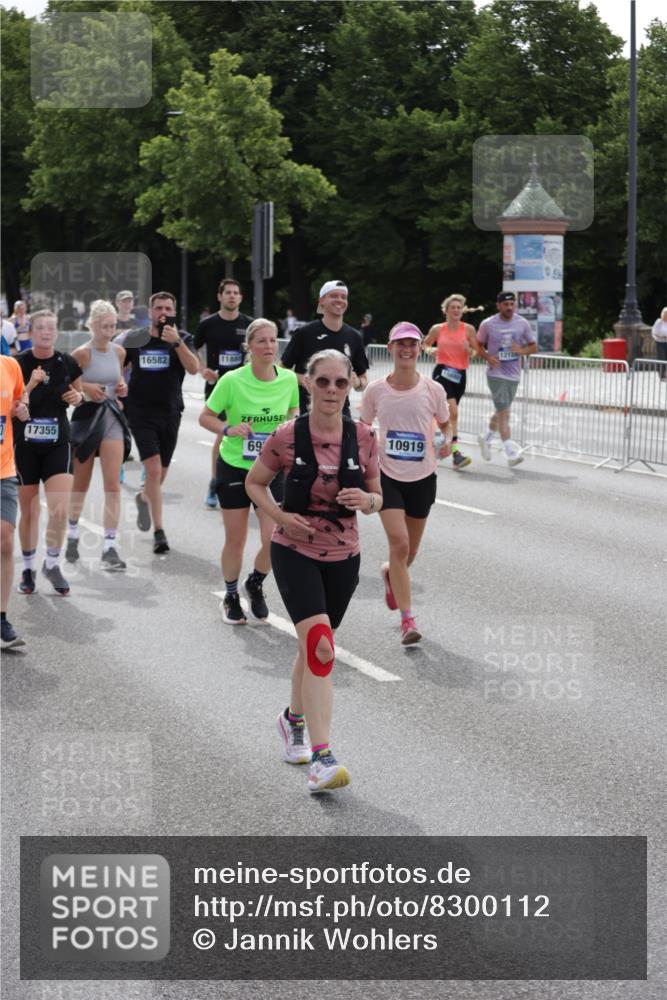 29.06.2025 - hella hamburg halbmarathon Jannik Wohlers http://msf.ph/oto/8300112 29.06.2025 10:37:08 Lombardsbrücke 1337, 1819, 2016, 2199, 2486, 2640, 3633, 5171, 5186, 5790, 5875, 6243, 6821, 6955, 7085, 7124, 7235, 7544, 7777, 7823, 8843, 9524, 10476, 10506, 10798, 10919, 11183, 11801, 11888, 12123, 12254, 12472, 12762, 12824, 12935, 13077, 14130, 14282, 14657, 15084, 16032, 16303, 16582, 16680, 16706, 16837, 17305, 17307, 17355, 17798, 17965, 18903 meine-sportfotos.de