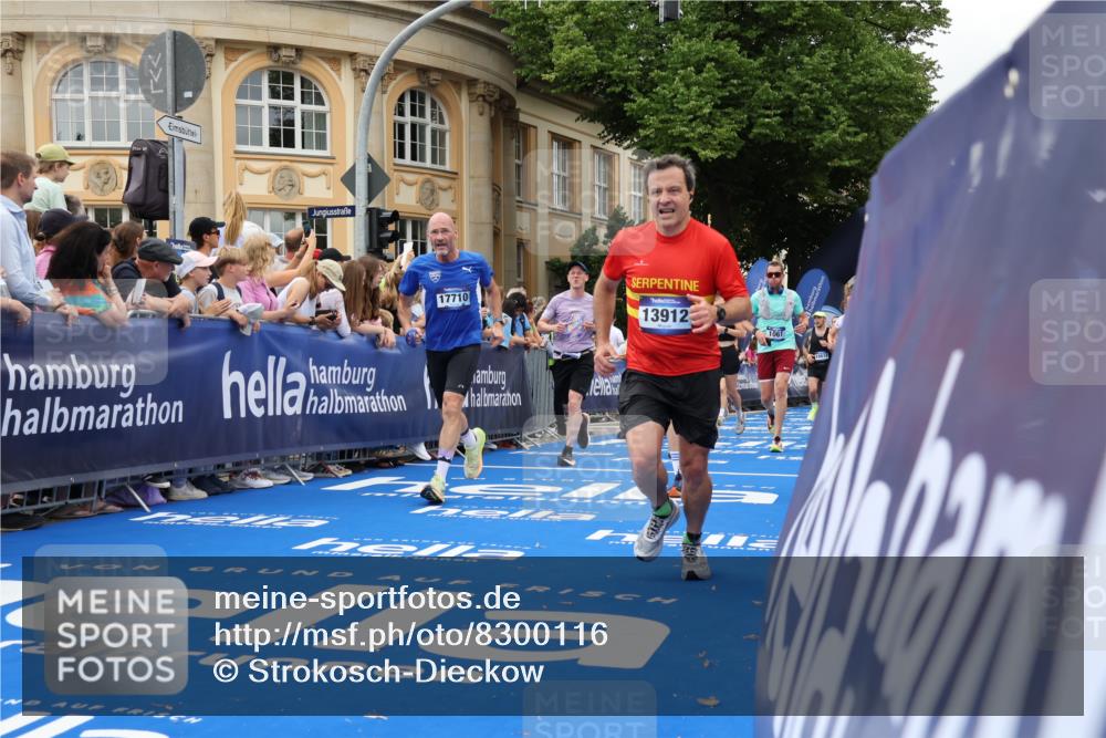 29.06.2025 - hella hamburg halbmarathon Strokosch-Dieckow http://msf.ph/oto/8300116 29.06.2025 10:53:29 Ziel 1030, 1061, 1098, 1499, 1502, 1727, 1783, 2070, 3399, 5866, 6198, 6628, 6629, 6762, 6942, 8651, 10549, 11068, 12909, 13912, 13997, 15113, 15497, 15856, 17710, 18450, 18612, 18666 meine-sportfotos.de