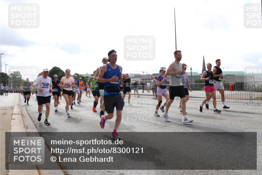 29.06.2025 - hella hamburg halbmarathon Lena Gebhardt http://msf.ph/oto/8300121 29.06.2025 10:37:01 Lombardsbrücke 9500, 4996, 1831, 1477, 1750, 9, 12532, 17591, 1253, 894, 1022, 1118, 1253, 1339, 1488, 1490, 1597, 1948, 1952, 1954, 2031, 2072, 2104, 2272, 2480, 2552, 2588, 3127, 3165, 3714, 3873, 3895, 4084, 4097, 4347, 4618, 4733, 4762, 4996, 5224, 5538, 5560, 5640, 5786, 5789, 5940, 6156, 6172, 6359, 6584, 6804, 7202, 7707, 7773, 8007, 8257, 8258, 8315, 8499, 8758, 8811, 8936, 8937, 9054, 9055, 9295, 9500, 9694, 13265, 15077, 17156, 17807, 18152, 18488 meine-sportfotos.de