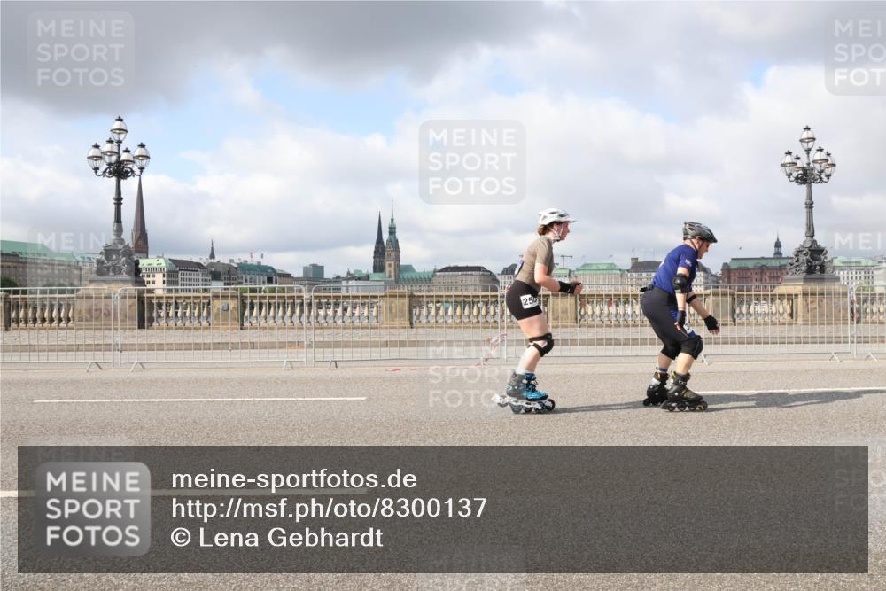 29.06.2025 - hella hamburg halbmarathon Lena Gebhardt http://msf.ph/oto/8300137 29.06.2025 09:06:20 Lombardsbrücke  meine-sportfotos.de