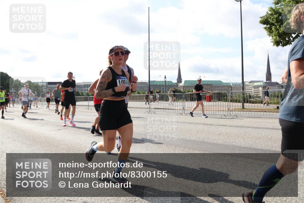 29.06.2025 - hella hamburg halbmarathon Lena Gebhardt http://msf.ph/oto/8300155 29.06.2025 09:59:31 Lombardsbrücke 1051, 1319, 1334, 1366, 1506, 1595, 1642, 1955, 1972, 2282, 2391, 2432, 2630, 2741, 2911, 3112, 3279, 3668, 3715, 4426, 4467, 4837, 4839, 5277, 5299, 5391, 5420, 5457, 5458, 5465, 5492, 5866, 6390, 6399, 6414, 6415, 6416, 7033, 7037, 7129, 7130, 7395, 7833, 7864, 8330, 8509, 8520, 8542, 8652, 8772, 8846, 8929, 9142, 9488, 9884, 9903, 9907, 9922, 9984, 10020, 10031, 10266, 11039, 11568, 11844 meine-sportfotos.de
