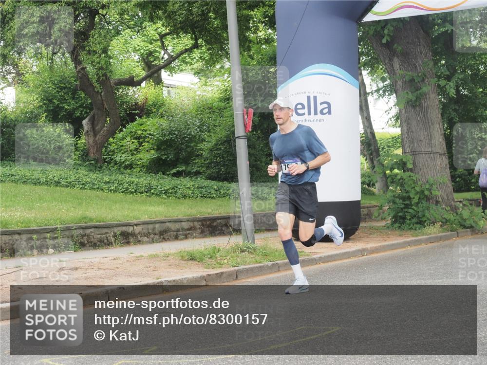 29.06.2025 - hella hamburg halbmarathon KatJ http://msf.ph/oto/8300157 29.06.2025 10:13:58 Zwischen KM18-KM19 7963 meine-sportfotos.de