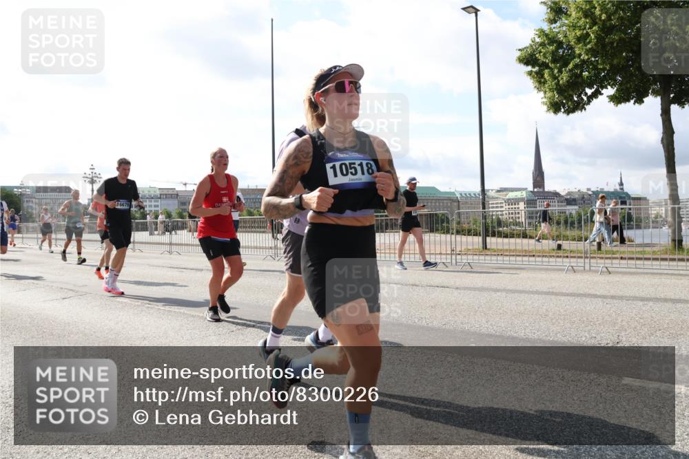 29.06.2025 - hella hamburg halbmarathon Lena Gebhardt http://msf.ph/oto/8300226 29.06.2025 09:59:31 Lombardsbrücke 16679, 10518, 1319, 1334, 1366, 1506, 1595, 1642, 1955, 1972, 2282, 2391, 2432, 2630, 2741, 2911, 3112, 3279, 3668, 3715, 4426, 4467, 4837, 4839, 5277, 5299, 5391, 5420, 5457, 5458, 5465, 5492, 5866, 6390, 6399, 6414, 6415, 6416, 7033, 7037, 7129, 7130, 7395, 7833, 7864, 8330, 8509, 8520, 8542, 8652, 8772, 8846, 8929, 9142, 9488, 9884, 9903, 9907, 9922, 9984, 10020, 10031, 10266, 11039, 11568, 11844 meine-sportfotos.de