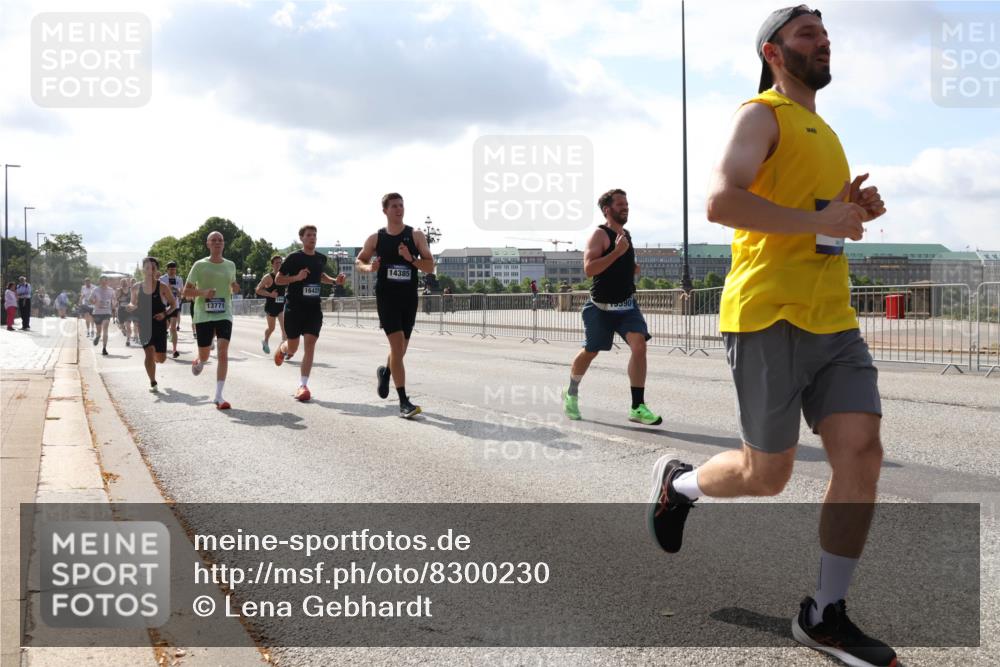 29.06.2025 - hella hamburg halbmarathon Lena Gebhardt http://msf.ph/oto/8300230 29.06.2025 09:47:00 Lombardsbrücke 13771, 16425, 14385, 1053, 1396, 1407, 1411, 1577, 1889, 1959, 2243, 2563, 2836, 3005, 3790, 3935, 4477, 4740, 4944, 5048, 5152, 5193, 5660, 6032, 6305, 6683, 7080, 7466, 7622, 7628, 7831, 7867, 8312, 8323, 9376, 9508, 9519, 10477, 10771, 10927, 11055, 11304, 11370, 11661, 11898, 12204, 12447, 12899, 13148, 13199, 13493, 13494, 13729, 13771, 13961, 13972, 13991, 14069, 14310, 14385, 15902, 16811, 16957 meine-sportfotos.de