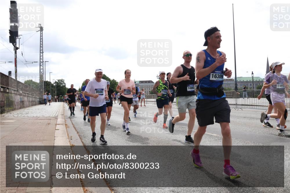 29.06.2025 - hella hamburg halbmarathon Lena Gebhardt http://msf.ph/oto/8300233 29.06.2025 10:37:02 Lombardsbrücke 9500, 4996, 11831, 10862, 17504, 304, 16309, 1590, 1022, 1118, 1253, 1276, 1339, 1488, 1490, 1597, 1948, 1952, 1954, 2031, 2072, 2104, 2272, 2480, 2552, 2588, 3127, 3165, 3714, 3873, 3895, 4084, 4097, 4347, 4618, 4733, 4762, 4996, 5146, 5224, 5538, 5560, 5640, 5786, 5789, 5940, 6156, 6172, 6359, 6584, 6804, 7202, 7707, 7773, 8007, 8257, 8258, 8315, 8499, 8758, 8811, 8936, 8937, 9054, 9055, 9295, 9500, 9694, 13265, 15077, 17156, 17807, 18152, 18488 meine-sportfotos.de