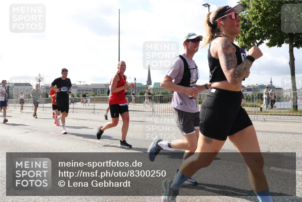 29.06.2025 - hella hamburg halbmarathon Lena Gebhardt http://msf.ph/oto/8300250 29.06.2025 09:59:32 Lombardsbrücke 12909, 16679, 1319, 1334, 1366, 1506, 1595, 1642, 1955, 2282, 2391, 2432, 2630, 2741, 2911, 3112, 3279, 3668, 3715, 4426, 4467, 4837, 4839, 5277, 5299, 5391, 5420, 5457, 5458, 5465, 5492, 5866, 6390, 6399, 6414, 6415, 6416, 7033, 7037, 7129, 7130, 7395, 7833, 7864, 8330, 8509, 8520, 8542, 8652, 8772, 8846, 8929, 9142, 9488, 9884, 9903, 9907, 9922, 9984, 10020, 10031, 10266, 11039, 11568, 11844 meine-sportfotos.de