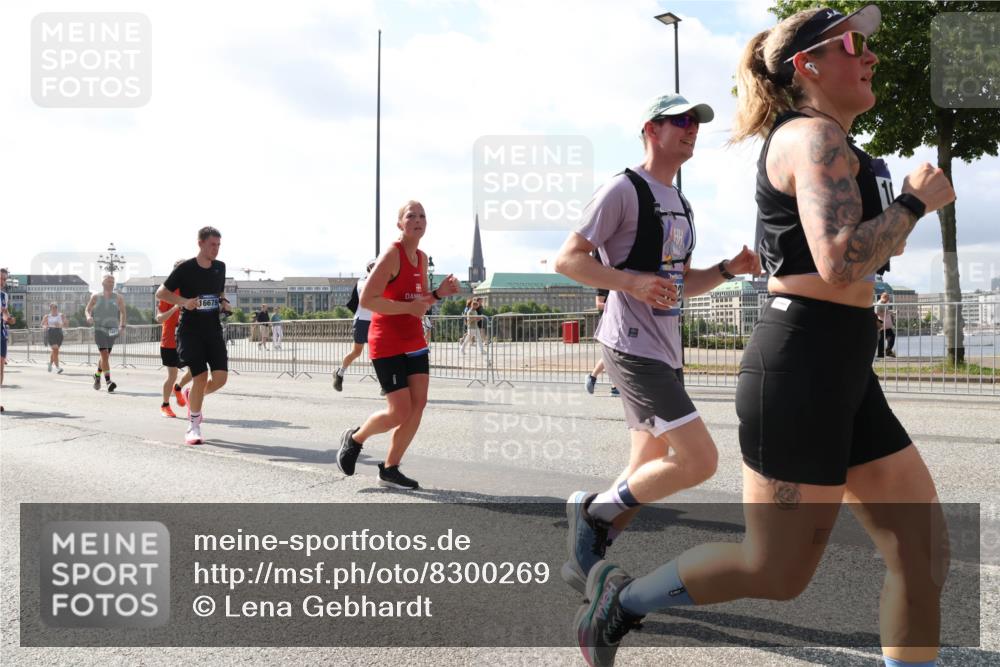 29.06.2025 - hella hamburg halbmarathon Lena Gebhardt http://msf.ph/oto/8300269 29.06.2025 09:59:32 Lombardsbrücke 16679, 1319, 1334, 1366, 1506, 1595, 1642, 1955, 2282, 2391, 2432, 2630, 2741, 2911, 3112, 3279, 3668, 3715, 4426, 4467, 4837, 4839, 5277, 5299, 5391, 5420, 5457, 5458, 5465, 5492, 5866, 6390, 6399, 6414, 6415, 6416, 7033, 7037, 7129, 7130, 7395, 7833, 7864, 8330, 8509, 8520, 8542, 8652, 8772, 8846, 8929, 9142, 9488, 9884, 9903, 9907, 9922, 9984, 10020, 10031, 10266, 11039, 11568, 11844 meine-sportfotos.de