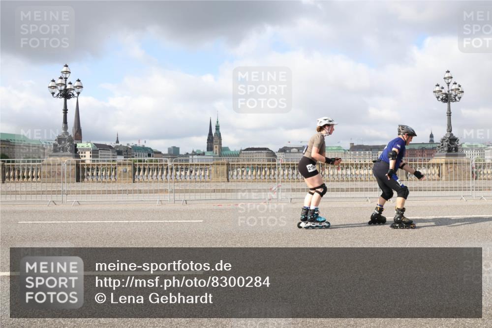 29.06.2025 - hella hamburg halbmarathon Lena Gebhardt http://msf.ph/oto/8300284 29.06.2025 09:06:20 Lombardsbrücke  meine-sportfotos.de