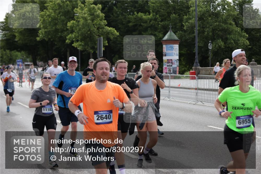 29.06.2025 - hella hamburg halbmarathon Jannik Wohlers http://msf.ph/oto/8300297 29.06.2025 10:37:10 Lombardsbrücke 1337, 2199, 2486, 2640, 2853, 3230, 3633, 5171, 5186, 5790, 5875, 6243, 6821, 6955, 7085, 7124, 7350, 7544, 7777, 8843, 9524, 10476, 10506, 10798, 10919, 11183, 11801, 11888, 12123, 12242, 12254, 12472, 12762, 12824, 12935, 14130, 14282, 14657, 16032, 16303, 16582, 16680, 16706, 16837, 17305, 17307, 17355, 17793, 17798, 17965, 18903 meine-sportfotos.de