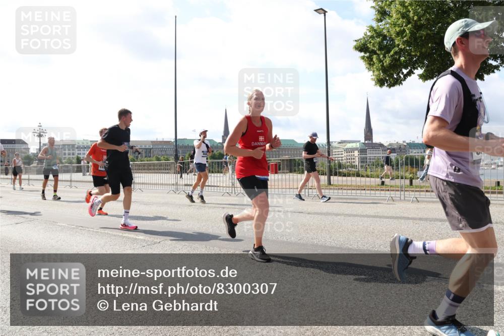 29.06.2025 - hella hamburg halbmarathon Lena Gebhardt http://msf.ph/oto/8300307 29.06.2025 09:59:32 Lombardsbrücke 1319, 1334, 1366, 1506, 1595, 1642, 1955, 2282, 2391, 2432, 2630, 2741, 2911, 3112, 3279, 3668, 3715, 4426, 4467, 4837, 4839, 5277, 5299, 5391, 5420, 5457, 5458, 5465, 5492, 5866, 6390, 6399, 6414, 6415, 6416, 7033, 7037, 7129, 7130, 7395, 7833, 7864, 8330, 8509, 8520, 8542, 8652, 8772, 8846, 8929, 9142, 9488, 9884, 9903, 9907, 9922, 9984, 10020, 10031, 10266, 11039, 11568, 11844 meine-sportfotos.de