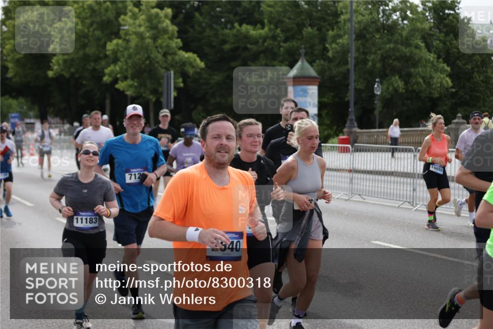 29.06.2025 - hella hamburg halbmarathon Jannik Wohlers http://msf.ph/oto/8300318 29.06.2025 10:37:10 Lombardsbrücke 1337, 2199, 2486, 2640, 2853, 3230, 3633, 5171, 5186, 5790, 5875, 6243, 6821, 6955, 7085, 7124, 7350, 7544, 7777, 8843, 9524, 10476, 10506, 10798, 10919, 11183, 11801, 11888, 12123, 12242, 12254, 12472, 12762, 12824, 12935, 14130, 14282, 14657, 16032, 16303, 16582, 16680, 16706, 16837, 17305, 17307, 17355, 17793, 17798, 17965, 18903 meine-sportfotos.de