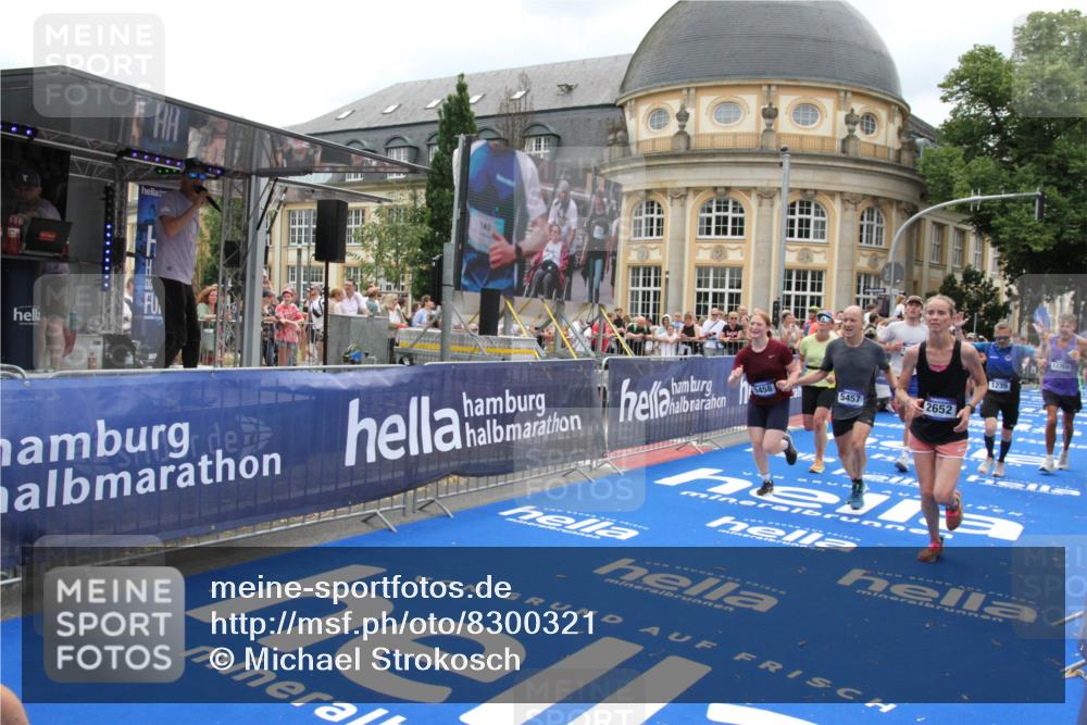 29.06.2025 - hella hamburg halbmarathon Michael Strokosch http://msf.ph/oto/8300321 29.06.2025 10:57:40 Ziel 1239, 2236, 2606, 2652, 4502, 5015, 5134, 5457, 5458, 5728, 12774, 13523, 14571, 14951, 15217, 15220, 17769, 17814, 18388 meine-sportfotos.de