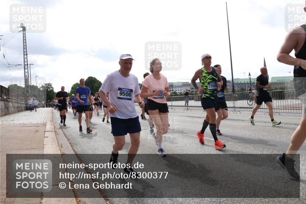 29.06.2025 - hella hamburg halbmarathon Lena Gebhardt http://msf.ph/oto/8300377 29.06.2025 10:37:03 Lombardsbrücke 18918, 18918, 9500, 331, 17504, 6304, 1022, 1118, 1253, 1276, 1339, 1488, 1490, 1597, 1819, 1948, 1952, 1954, 2016, 2031, 2072, 2104, 2272, 2480, 2552, 2588, 3127, 3165, 3714, 3873, 3895, 4084, 4097, 4347, 4618, 4733, 4762, 4996, 5146, 5224, 5538, 5560, 5640, 5786, 5789, 5940, 6156, 6172, 6359, 6584, 6804, 7202, 7707, 7773, 8007, 8257, 8258, 8315, 8499, 8758, 8811, 8936, 8937, 9054, 9055, 9295, 9500, 9694, 13265, 15077, 17156, 18152, 18488 meine-sportfotos.de