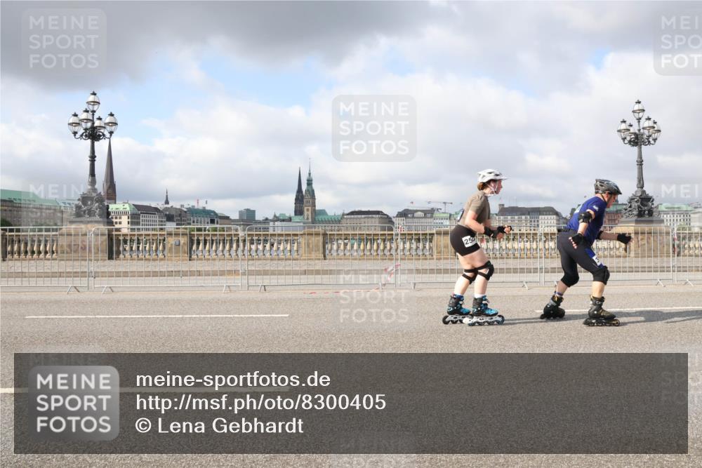 29.06.2025 - hella hamburg halbmarathon Lena Gebhardt http://msf.ph/oto/8300405 29.06.2025 09:06:20 Lombardsbrücke  meine-sportfotos.de