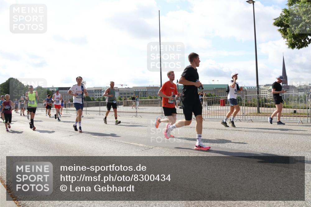 29.06.2025 - hella hamburg halbmarathon Lena Gebhardt http://msf.ph/oto/8300434 29.06.2025 09:59:33 Lombardsbrücke 6415, 6414, 12909, 1494, 1319, 1334, 1366, 1506, 1595, 1642, 1955, 2282, 2391, 2432, 2630, 2741, 2911, 3112, 3279, 3668, 3715, 4426, 4467, 4837, 4839, 5015, 5134, 5277, 5299, 5420, 5457, 5458, 5465, 5492, 5866, 6390, 6399, 6414, 6415, 6416, 7033, 7037, 7129, 7130, 7395, 7833, 7864, 8330, 8509, 8520, 8542, 8652, 8772, 8846, 8929, 9142, 9488, 9884, 9903, 9907, 9922, 9984, 10020, 10031, 10266, 11039, 11568, 11844 meine-sportfotos.de