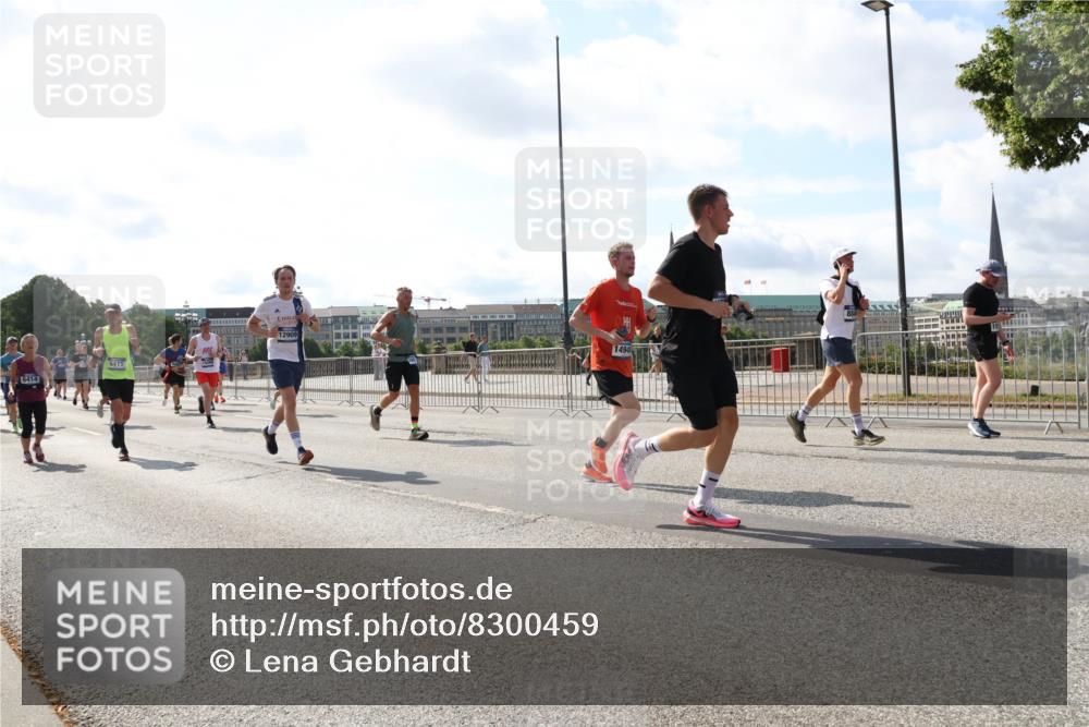 29.06.2025 - hella hamburg halbmarathon Lena Gebhardt http://msf.ph/oto/8300459 29.06.2025 09:59:33 Lombardsbrücke 6415, 6414, 12909, 1494, 1319, 1334, 1366, 1506, 1595, 1642, 1955, 2282, 2391, 2432, 2630, 2741, 2911, 3112, 3279, 3668, 3715, 4426, 4467, 4837, 4839, 5015, 5134, 5277, 5299, 5420, 5457, 5458, 5465, 5492, 5866, 6390, 6399, 6414, 6415, 6416, 7033, 7037, 7129, 7130, 7395, 7833, 7864, 8330, 8509, 8520, 8542, 8652, 8772, 8846, 8929, 9142, 9488, 9884, 9903, 9907, 9922, 9984, 10020, 10031, 10266, 11039, 11568, 11844 meine-sportfotos.de