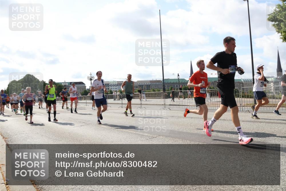 29.06.2025 - hella hamburg halbmarathon Lena Gebhardt http://msf.ph/oto/8300482 29.06.2025 09:59:33 Lombardsbrücke 6415, 6414, 12909, 1494, 16679, 1319, 1334, 1366, 1506, 1595, 1642, 1955, 2282, 2391, 2432, 2630, 2741, 2911, 3112, 3279, 3668, 3715, 4426, 4467, 4837, 4839, 5015, 5134, 5277, 5299, 5420, 5457, 5458, 5465, 5492, 5866, 6390, 6399, 6414, 6415, 6416, 7033, 7037, 7129, 7130, 7395, 7833, 7864, 8330, 8509, 8520, 8542, 8652, 8772, 8846, 8929, 9142, 9488, 9884, 9903, 9907, 9922, 9984, 10020, 10031, 10266, 11039, 11568, 11844 meine-sportfotos.de