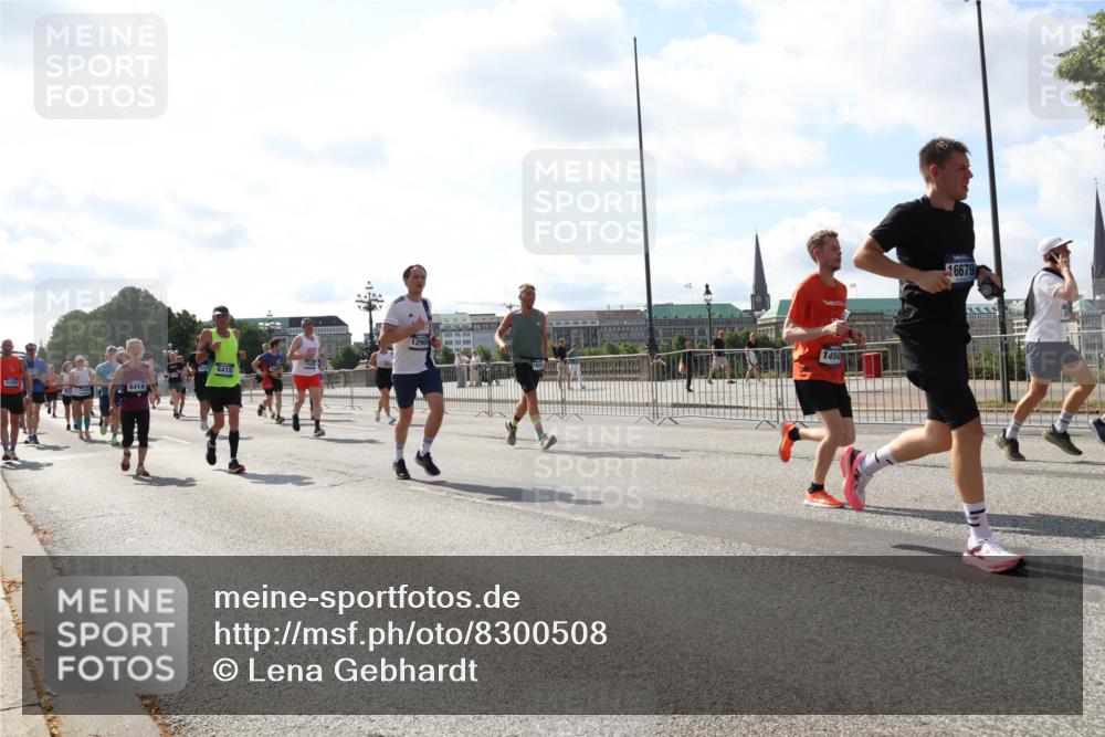 29.06.2025 - hella hamburg halbmarathon Lena Gebhardt http://msf.ph/oto/8300508 29.06.2025 09:59:33 Lombardsbrücke 6415, 5420, 6414, 12909, 1494, 16679, 1319, 1334, 1366, 1506, 1595, 1642, 1955, 2282, 2391, 2432, 2630, 2741, 2911, 3112, 3279, 3668, 3715, 4426, 4467, 4837, 4839, 5015, 5134, 5277, 5299, 5420, 5457, 5458, 5465, 5492, 5866, 6390, 6399, 6414, 6415, 6416, 7033, 7037, 7129, 7130, 7395, 7833, 7864, 8330, 8509, 8520, 8542, 8652, 8772, 8846, 8929, 9142, 9488, 9884, 9903, 9907, 9922, 9984, 10020, 10031, 10266, 11039, 11568, 11844 meine-sportfotos.de