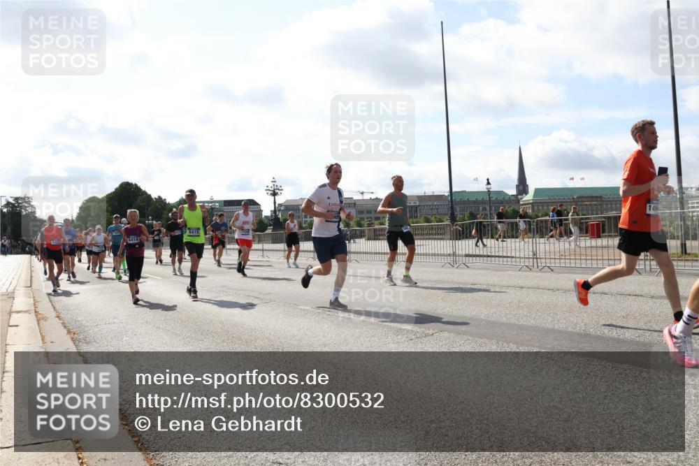 29.06.2025 - hella hamburg halbmarathon Lena Gebhardt http://msf.ph/oto/8300532 29.06.2025 09:59:33 Lombardsbrücke 6415, 6414, 1319, 1334, 1366, 1506, 1595, 1642, 1955, 2282, 2391, 2432, 2630, 2741, 2911, 3112, 3279, 3668, 3715, 4426, 4467, 4837, 4839, 5015, 5134, 5277, 5299, 5420, 5457, 5458, 5465, 5492, 5866, 6390, 6399, 6414, 6415, 6416, 7033, 7037, 7129, 7130, 7395, 7833, 7864, 8330, 8509, 8520, 8542, 8652, 8772, 8846, 8929, 9142, 9488, 9884, 9903, 9907, 9922, 9984, 10020, 10031, 10266, 11039, 11568, 11844 meine-sportfotos.de