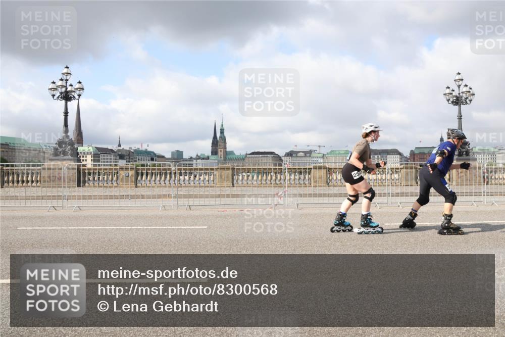 29.06.2025 - hella hamburg halbmarathon Lena Gebhardt http://msf.ph/oto/8300568 29.06.2025 09:06:20 Lombardsbrücke  meine-sportfotos.de