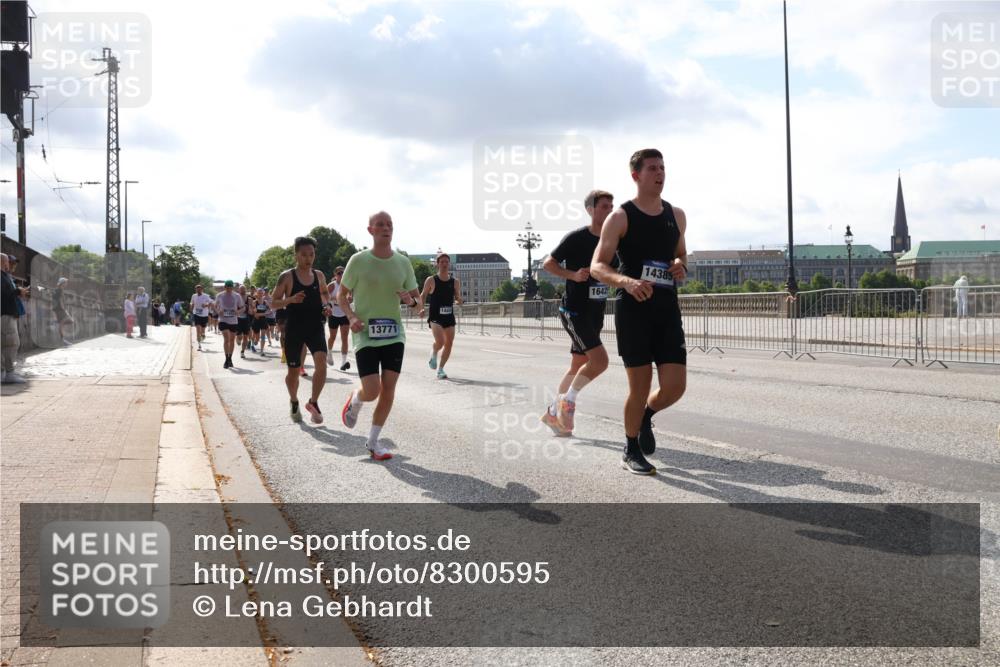 29.06.2025 - hella hamburg halbmarathon Lena Gebhardt http://msf.ph/oto/8300595 29.06.2025 09:47:01 Lombardsbrücke 13771, 144, 1642, 14385, 1053, 1396, 1407, 1411, 1577, 1889, 1959, 2243, 2563, 2836, 3005, 3790, 3935, 4740, 4944, 5048, 5152, 5193, 5660, 6032, 6305, 6683, 6915, 7080, 7466, 7622, 7628, 7831, 7867, 8312, 8323, 9376, 9508, 9519, 10477, 10771, 10927, 11055, 11304, 11370, 11661, 11898, 12204, 12447, 12899, 13148, 13199, 13493, 13494, 13729, 13771, 13972, 13991, 14069, 14310, 14385, 15902, 16811, 16957 meine-sportfotos.de