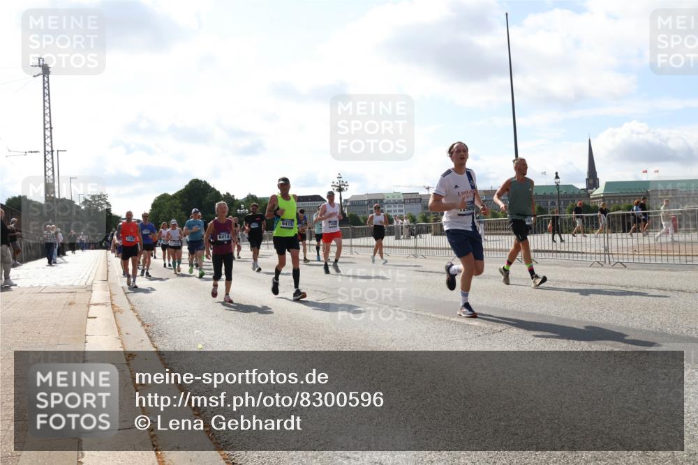 29.06.2025 - hella hamburg halbmarathon Lena Gebhardt http://msf.ph/oto/8300596 29.06.2025 09:59:34 Lombardsbrücke 5420, 6414, 6415, 1319, 1334, 1366, 1506, 1595, 1642, 1834, 1955, 2282, 2391, 2432, 2630, 2741, 2911, 3112, 3279, 3668, 3715, 4426, 4467, 4837, 4839, 5015, 5134, 5277, 5299, 5420, 5457, 5458, 5465, 5492, 5866, 6202, 6390, 6399, 6414, 6415, 6416, 7033, 7037, 7129, 7130, 7395, 7833, 7864, 8330, 8509, 8520, 8542, 8652, 8772, 8846, 8929, 9142, 9488, 9884, 9903, 9907, 9922, 9984, 10020, 10031, 10266, 11039, 11568, 11844 meine-sportfotos.de