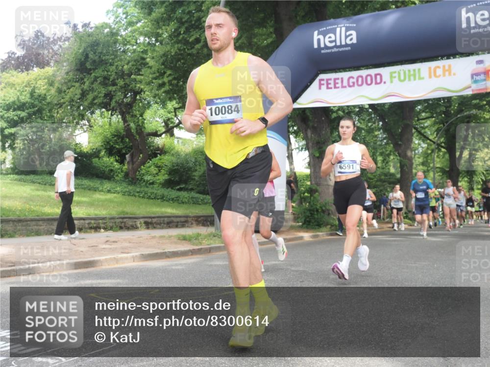 29.06.2025 - hella hamburg halbmarathon KatJ http://msf.ph/oto/8300614 29.06.2025 10:43:16 Zwischen KM18-KM19 1180, 4868, 6591, 6720, 8330, 8393 meine-sportfotos.de