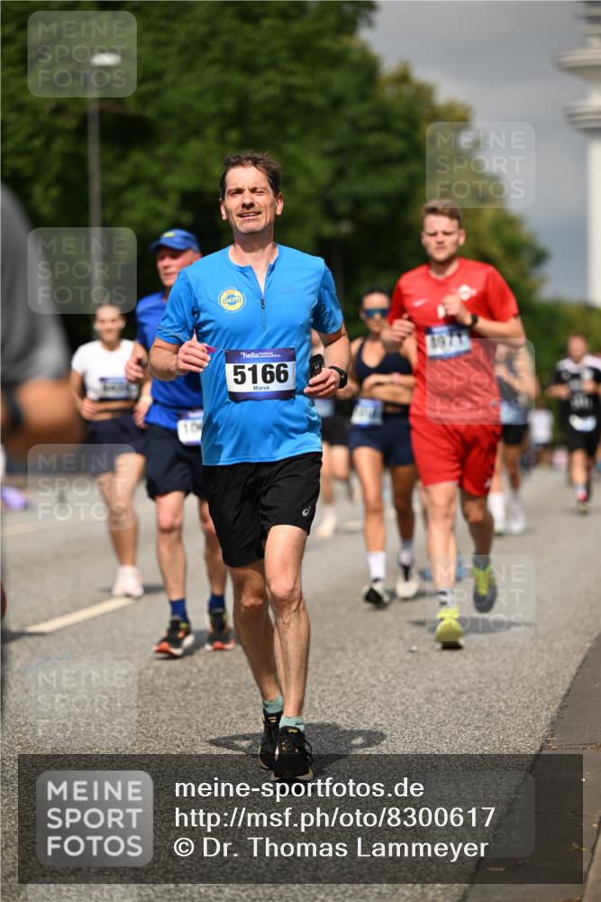 29.06.2025 - hella hamburg halbmarathon Dr. Thomas Lammeyer http://msf.ph/oto/8300617 29.06.2025 10:16:22 Kennedybrücke 1249, 1610, 1785, 1850, 1851, 2963, 2964, 3182, 3248, 3262, 3363, 4453, 5150, 5166, 5176, 6822, 6871, 7014, 7907, 8206, 8207, 8917, 8971, 9253, 9428, 10067, 10402, 10685, 11025 meine-sportfotos.de