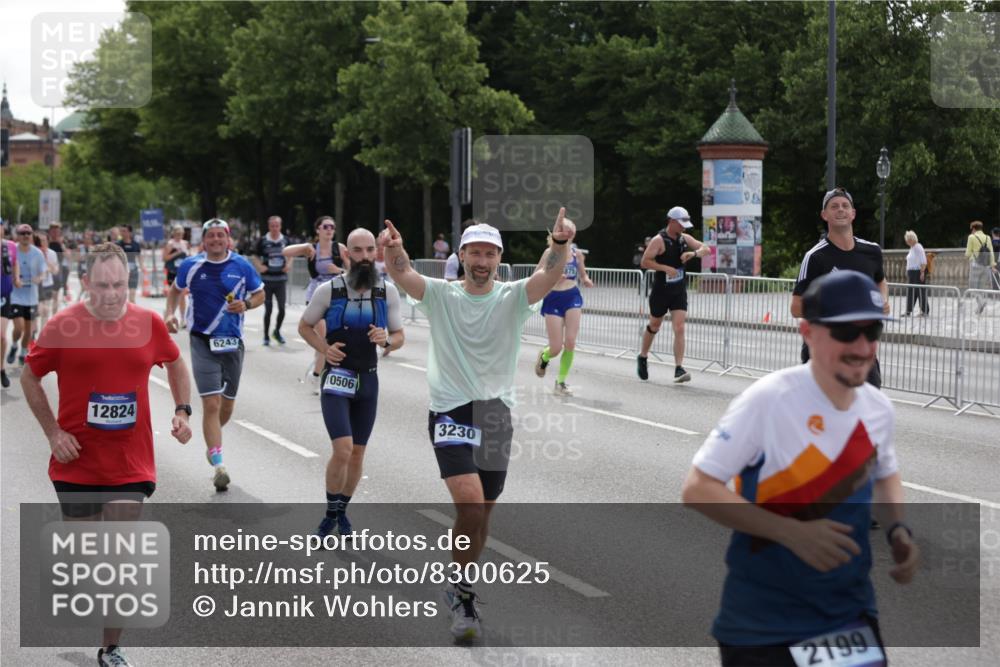 29.06.2025 - hella hamburg halbmarathon Jannik Wohlers http://msf.ph/oto/8300625 29.06.2025 10:37:14 Lombardsbrücke 1475, 2199, 2640, 2853, 3230, 3633, 5171, 5186, 5522, 5875, 6243, 6821, 6955, 7124, 7321, 7350, 7777, 9247, 9288, 9895, 10159, 10476, 10506, 10919, 11183, 11801, 11882, 11888, 12123, 12242, 12254, 12472, 12824, 14130, 14657, 16032, 16582, 16680, 16706, 16837, 17355, 17793, 17798, 18317, 18319, 18903 meine-sportfotos.de