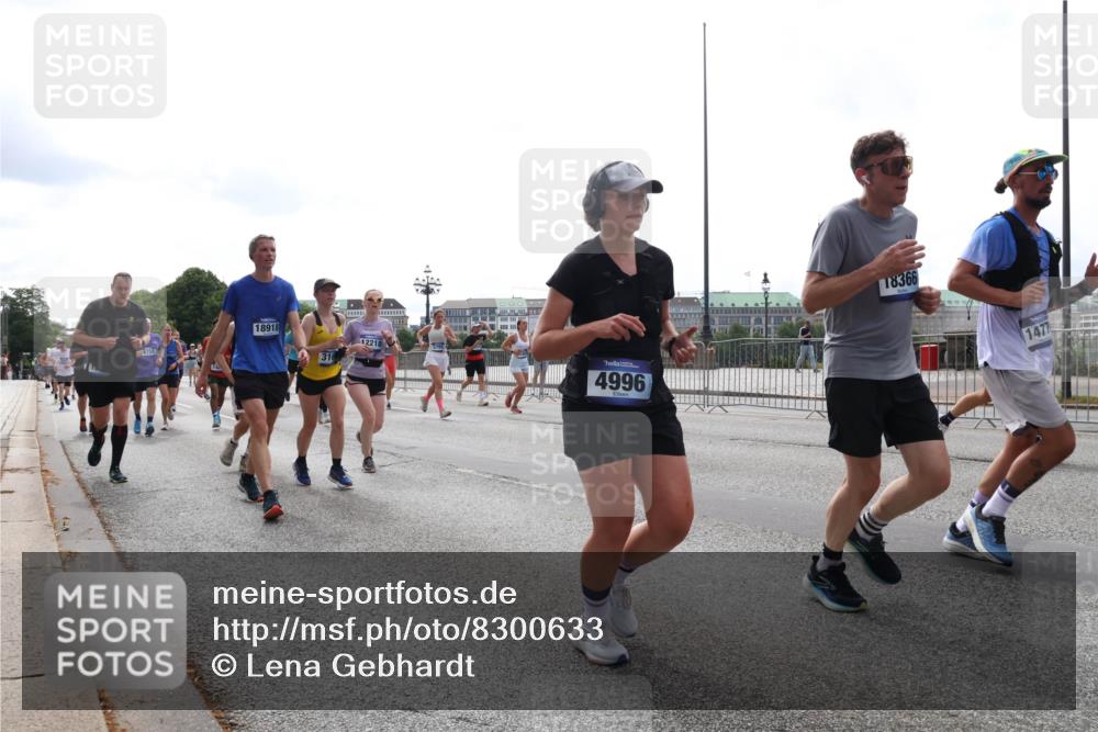 29.06.2025 - hella hamburg halbmarathon Lena Gebhardt http://msf.ph/oto/8300633 29.06.2025 10:37:04 Lombardsbrücke 18918, 316, 12218, 4996, 18366, 1477, 1022, 1118, 1253, 1276, 1339, 1488, 1490, 1597, 1819, 1948, 1952, 1954, 2016, 2031, 2072, 2104, 2272, 2480, 2552, 2588, 3127, 3165, 3714, 3873, 3895, 4084, 4097, 4347, 4618, 4733, 4762, 4996, 5146, 5224, 5538, 5560, 5640, 5786, 5789, 5940, 6156, 6172, 6359, 6584, 6804, 7202, 7235, 7707, 7773, 7823, 8007, 8257, 8258, 8315, 8499, 8758, 8811, 8936, 8937, 9054, 9055, 9295, 9500, 9694, 13265, 15077, 17156, 18152, 18488 meine-sportfotos.de