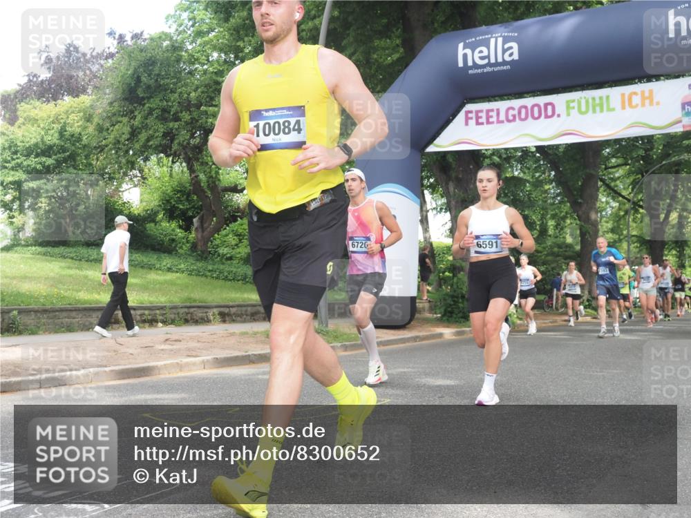 29.06.2025 - hella hamburg halbmarathon KatJ http://msf.ph/oto/8300652 29.06.2025 10:43:16 Zwischen KM18-KM19 1180, 4868, 6591, 6720, 8330, 8393 meine-sportfotos.de