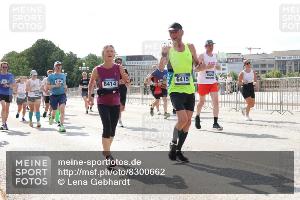 29.06.2025 - hella hamburg halbmarathon Lena Gebhardt http://msf.ph/oto/8300662 29.06.2025 09:59:35 Lombardsbrücke 12912, 9142, 1820, 13841, 6414, 6415, 15269, 1319, 1334, 1366, 1506, 1595, 1642, 1834, 1955, 2282, 2391, 2432, 2630, 2741, 2911, 3112, 3279, 3668, 3715, 3836, 4426, 4467, 4837, 4839, 5015, 5134, 5277, 5299, 5420, 5457, 5458, 5465, 5492, 5866, 6202, 6390, 6414, 6415, 6416, 7033, 7037, 7129, 7130, 7395, 7833, 7864, 8330, 8509, 8520, 8542, 8652, 8772, 8846, 8929, 9142, 9488, 9884, 9903, 9907, 9922, 9984, 10020, 10031, 10266, 11039, 11568, 11844 meine-sportfotos.de