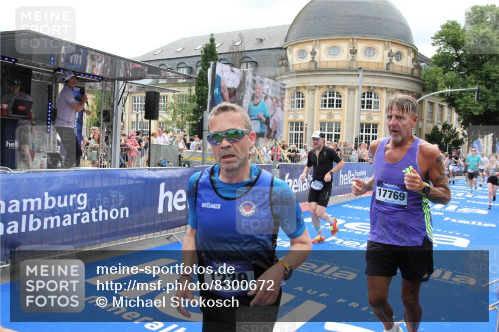 29.06.2025 - hella hamburg halbmarathon Michael Strokosch http://msf.ph/oto/8300672 29.06.2025 10:57:42 Ziel 1239, 1715, 1719, 2606, 2652, 5457, 5458, 10133, 12774, 13523, 14571, 14951, 15217, 15220, 17455, 17769, 17814, 18388, 18985 meine-sportfotos.de