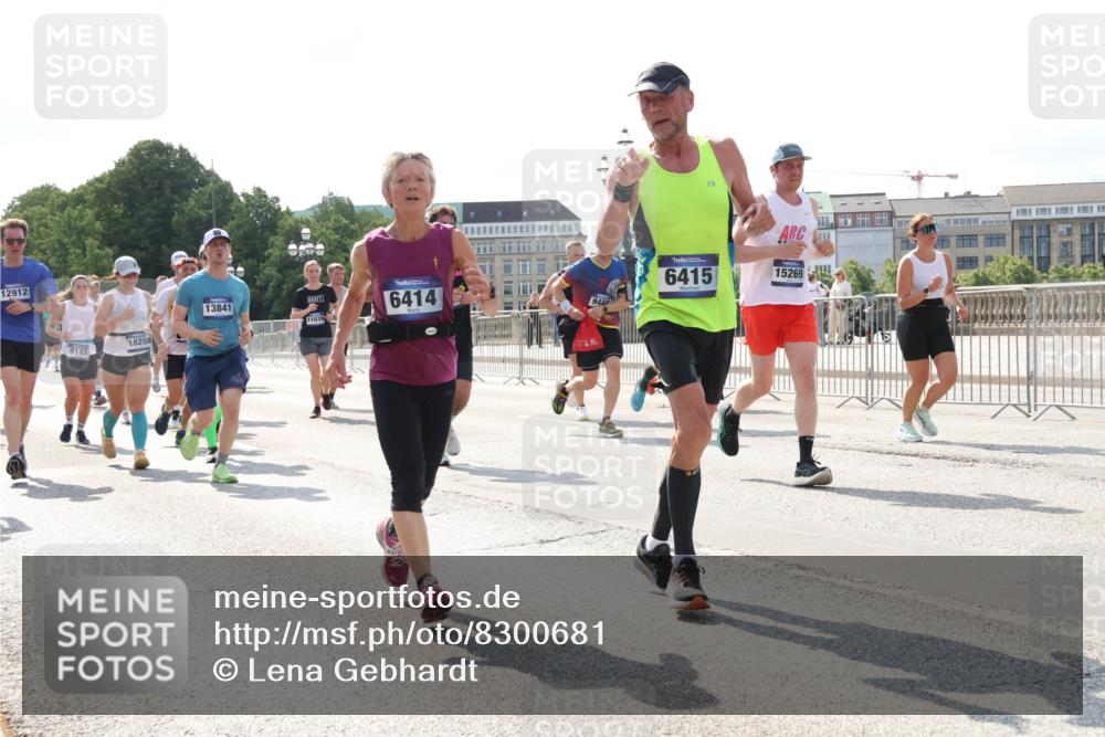 29.06.2025 - hella hamburg halbmarathon Lena Gebhardt http://msf.ph/oto/8300681 29.06.2025 09:59:35 Lombardsbrücke 12912, 9142, 18200, 13841, 6414, 948, 11039, 6415, 15269, 1319, 1334, 1366, 1506, 1595, 1642, 1834, 1955, 2282, 2391, 2432, 2630, 2741, 2911, 3112, 3279, 3668, 3715, 3836, 4426, 4467, 4837, 4839, 5015, 5134, 5277, 5299, 5420, 5457, 5458, 5465, 5492, 5866, 6202, 6390, 6414, 6415, 6416, 7033, 7037, 7129, 7130, 7395, 7833, 7864, 8330, 8509, 8520, 8542, 8652, 8772, 8846, 8929, 9142, 9488, 9884, 9903, 9907, 9922, 9984, 10020, 10031, 10266, 11039, 11568, 11844 meine-sportfotos.de