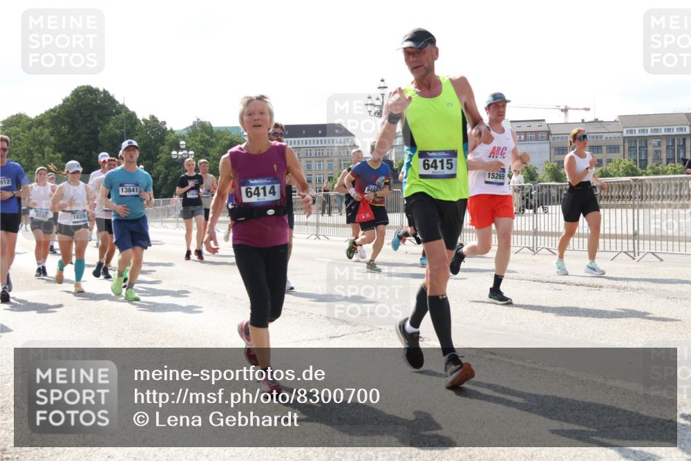29.06.2025 - hella hamburg halbmarathon Lena Gebhardt http://msf.ph/oto/8300700 29.06.2025 09:59:35 Lombardsbrücke 912, 9142, 1820, 13841, 11039, 6414, 9489, 6415, 15269, 1319, 1334, 1366, 1506, 1595, 1642, 1834, 1955, 2282, 2391, 2432, 2630, 2741, 2911, 3112, 3279, 3668, 3715, 3836, 4426, 4467, 4837, 4839, 5015, 5134, 5277, 5299, 5420, 5457, 5458, 5465, 5492, 5866, 6202, 6390, 6414, 6415, 6416, 7033, 7037, 7129, 7130, 7395, 7833, 7864, 8330, 8509, 8520, 8542, 8652, 8772, 8846, 8929, 9142, 9488, 9884, 9903, 9907, 9922, 9984, 10020, 10031, 10266, 11039, 11568, 11844 meine-sportfotos.de