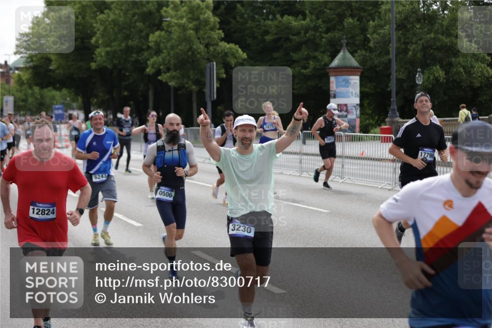 29.06.2025 - hella hamburg halbmarathon Jannik Wohlers http://msf.ph/oto/8300717 29.06.2025 10:37:15 Lombardsbrücke 1475, 2199, 2640, 2853, 3230, 3633, 5171, 5186, 5522, 5875, 6243, 6821, 6955, 7124, 7321, 7350, 7777, 9247, 9288, 9895, 10159, 10476, 10506, 10919, 11183, 11801, 11882, 11888, 12123, 12242, 12254, 12472, 12824, 13650, 14130, 14657, 16032, 16582, 16680, 16706, 16837, 17355, 17793, 17798, 18317, 18319, 18903 meine-sportfotos.de