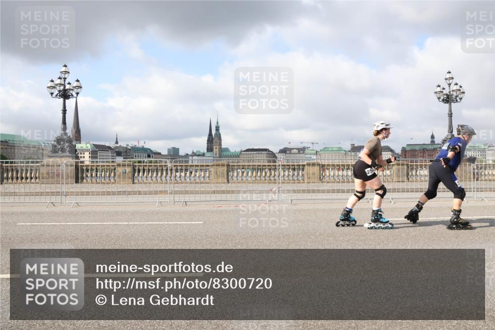 29.06.2025 - hella hamburg halbmarathon Lena Gebhardt http://msf.ph/oto/8300720 29.06.2025 09:06:20 Lombardsbrücke  meine-sportfotos.de