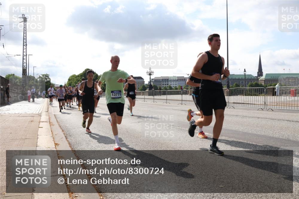 29.06.2025 - hella hamburg halbmarathon Lena Gebhardt http://msf.ph/oto/8300724 29.06.2025 09:47:02 Lombardsbrücke 13771, 14448, 1053, 1396, 1407, 1411, 1577, 1959, 2243, 2563, 2836, 3005, 3790, 3935, 4740, 4944, 5048, 5152, 5193, 5660, 6032, 6305, 6473, 6683, 6915, 7080, 7466, 7622, 7628, 7831, 7867, 8312, 8323, 9376, 9508, 9519, 10477, 10771, 10927, 11055, 11304, 11370, 11661, 11898, 12204, 12447, 12899, 13148, 13199, 13493, 13494, 13729, 13771, 13972, 13991, 14069, 14310, 14385, 15902, 16811, 16957 meine-sportfotos.de