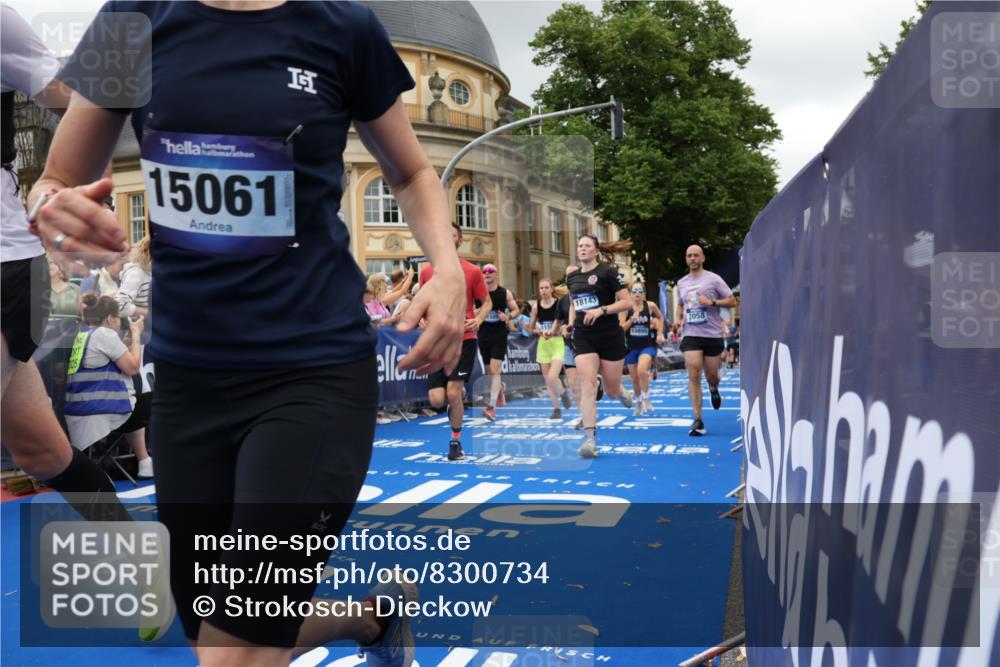 29.06.2025 - hella hamburg halbmarathon Strokosch-Dieckow http://msf.ph/oto/8300734 29.06.2025 10:53:41 Ziel 1422, 1502, 2058, 2082, 2518, 2630, 3399, 3819, 5399, 5607, 6260, 6762, 6877, 7177, 8285, 8335, 9922, 10529, 10549, 10895, 11588, 11589, 11604, 12632, 13865, 14702, 14818, 15061, 15441, 15502, 15856, 16092, 17482, 17740, 18143, 18249, 18487, 18514, 18666, 18715, 18759 meine-sportfotos.de