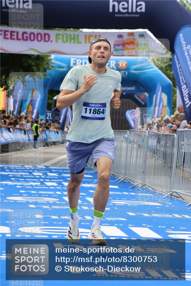 29.06.2025 - hella hamburg halbmarathon Strokosch-Dieckow http://msf.ph/oto/8300753 29.06.2025 10:16:36 Ziel 3944, 11864 meine-sportfotos.de