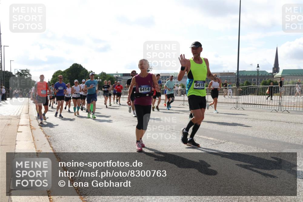 29.06.2025 - hella hamburg halbmarathon Lena Gebhardt http://msf.ph/oto/8300763 29.06.2025 09:59:35 Lombardsbrücke 5420, 12912, 1820, 53841, 6415, 6414, 1319, 1334, 1366, 1506, 1595, 1642, 1834, 1955, 2282, 2391, 2432, 2630, 2741, 2911, 3112, 3279, 3668, 3715, 3836, 4426, 4467, 4837, 4839, 5015, 5134, 5277, 5299, 5420, 5457, 5458, 5465, 5492, 5866, 6202, 6390, 6414, 6415, 6416, 7033, 7037, 7129, 7130, 7395, 7833, 7864, 8330, 8509, 8520, 8542, 8652, 8772, 8846, 8929, 9142, 9488, 9884, 9903, 9907, 9922, 9984, 10020, 10031, 10266, 11039, 11568, 11844 meine-sportfotos.de