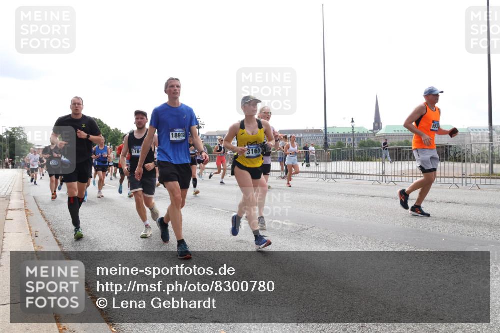 29.06.2025 - hella hamburg halbmarathon Lena Gebhardt http://msf.ph/oto/8300780 29.06.2025 10:37:06 Lombardsbrücke 1339, 1784, 18918, 3165, 553, 1022, 1118, 1253, 1276, 1337, 1339, 1488, 1490, 1597, 1819, 1948, 1952, 1954, 2016, 2031, 2072, 2104, 2272, 2480, 2486, 2552, 2588, 3127, 3165, 3714, 3873, 3895, 4084, 4097, 4347, 4618, 4733, 4762, 4996, 5146, 5224, 5538, 5560, 5640, 5786, 5789, 5940, 6156, 6172, 6359, 6584, 6804, 7085, 7202, 7235, 7707, 7773, 7823, 8007, 8257, 8258, 8315, 8499, 8758, 8811, 8936, 8937, 9054, 9055, 9295, 9500, 9694, 13265, 15077, 18488 meine-sportfotos.de