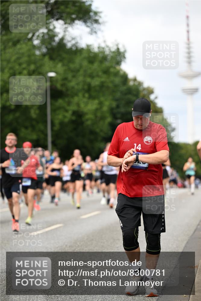 29.06.2025 - hella hamburg halbmarathon Dr. Thomas Lammeyer http://msf.ph/oto/8300781 29.06.2025 10:37:55 Kennedybrücke 1189, 1275, 1896, 2526, 2776, 3264, 3340, 3345, 3812, 3848, 4361, 4433, 4449, 4807, 4824, 4826, 5075, 5141, 5557, 5561, 5584, 5821, 5822, 5887, 6364, 6515, 6516, 6956, 7027, 7308, 7309, 7565, 7633, 7653, 7982, 8157, 8349, 8375, 8377, 8383, 8401, 8620, 9234, 9258, 9438, 9706, 9799, 9875, 9995, 10048, 10800, 11092, 11111, 11229, 11237, 11260 meine-sportfotos.de