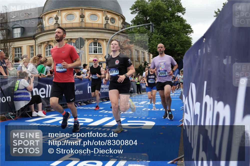 29.06.2025 - hella hamburg halbmarathon Strokosch-Dieckow http://msf.ph/oto/8300804 29.06.2025 10:53:42 Ziel 1422, 1502, 2058, 2082, 2518, 2630, 3819, 5399, 5607, 6260, 6762, 6877, 7177, 8285, 8335, 9922, 10529, 10549, 10895, 11588, 11589, 11604, 12632, 13865, 14702, 14818, 15061, 15441, 15502, 15856, 16092, 17482, 17740, 18143, 18249, 18487, 18514, 18666, 18715, 18759 meine-sportfotos.de