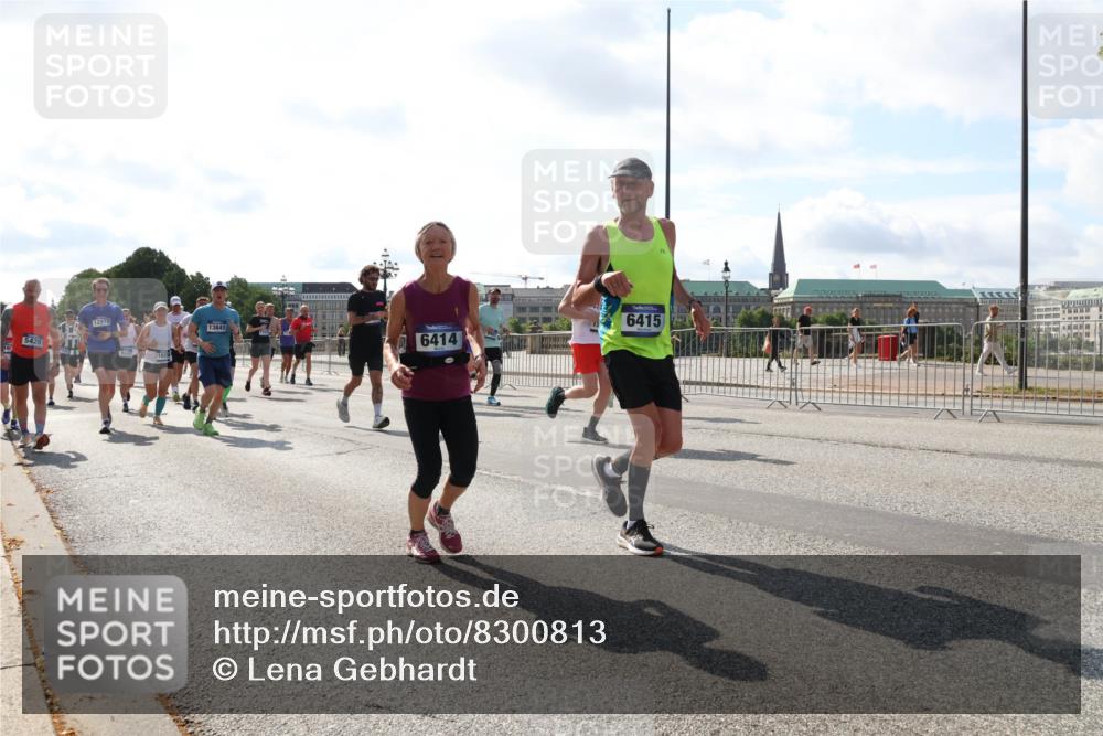 29.06.2025 - hella hamburg halbmarathon Lena Gebhardt http://msf.ph/oto/8300813 29.06.2025 09:59:36 Lombardsbrücke 5420, 12912, 9142, 1820, 13841, 6415, 6414, 1319, 1334, 1366, 1506, 1595, 1642, 1834, 1955, 2282, 2391, 2432, 2630, 2741, 2911, 3112, 3279, 3668, 3715, 3836, 4426, 4467, 4837, 4839, 5015, 5134, 5277, 5299, 5420, 5457, 5458, 5465, 5492, 5866, 6202, 6390, 6414, 6415, 6416, 7033, 7037, 7129, 7130, 7395, 7833, 7864, 8330, 8509, 8520, 8542, 8652, 8772, 8846, 8929, 9142, 9488, 9903, 9907, 9922, 9984, 10020, 10031, 10266, 11039, 11568, 11844 meine-sportfotos.de