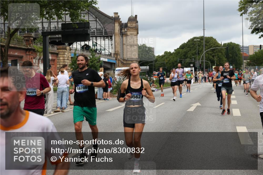 29.06.2025 - hella hamburg halbmarathon Yannick Fuchs http://msf.ph/oto/8300832 29.06.2025 10:49:50 20KM 1130, 1180, 1193, 2982, 3042, 3048, 3058, 3668, 4951, 5287, 5465, 5672, 6569, 6591, 6924, 7594, 7742, 8255, 8311, 8639, 8863, 9361, 9562, 11039, 11309, 11638, 12196, 12515, 13474, 14363, 14365, 14461, 15184, 15818, 15884, 16176, 16375, 16401, 16434, 16521, 16625, 16786, 17259, 17615, 17640, 17642, 17734, 18064, 18125, 18212, 18325, 18340, 18495, 18634, 18741, 18746, 18835, 19120, 19152 meine-sportfotos.de