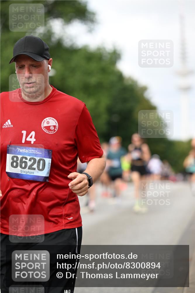 29.06.2025 - hella hamburg halbmarathon Dr. Thomas Lammeyer http://msf.ph/oto/8300894 29.06.2025 10:37:57 Kennedybrücke 1189, 1275, 1896, 2526, 2776, 3264, 3340, 3345, 3848, 4361, 4433, 4449, 4807, 4824, 4826, 5075, 5141, 5557, 5561, 5584, 5821, 5822, 5887, 6364, 6515, 6516, 6956, 7027, 7565, 7633, 7653, 7982, 8157, 8277, 8349, 8375, 8377, 8383, 8401, 8620, 9234, 9258, 9438, 9706, 9799, 9875, 9995, 10048, 10800, 11092, 11111, 11229, 11237, 11260 meine-sportfotos.de
